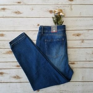 🍁Avenue women's distressed ankle jeans size 18